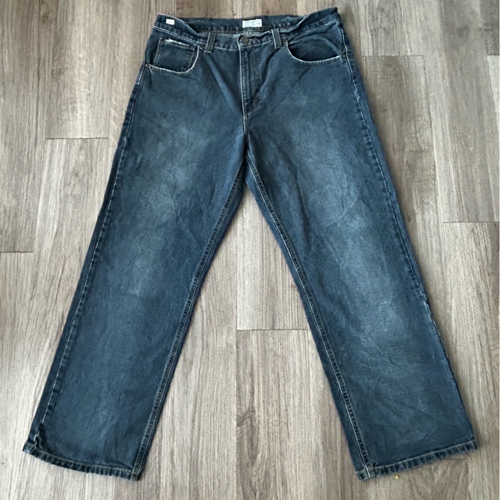 DKNY straight leg low rise men’s jeans 36x30 medium wash gently used